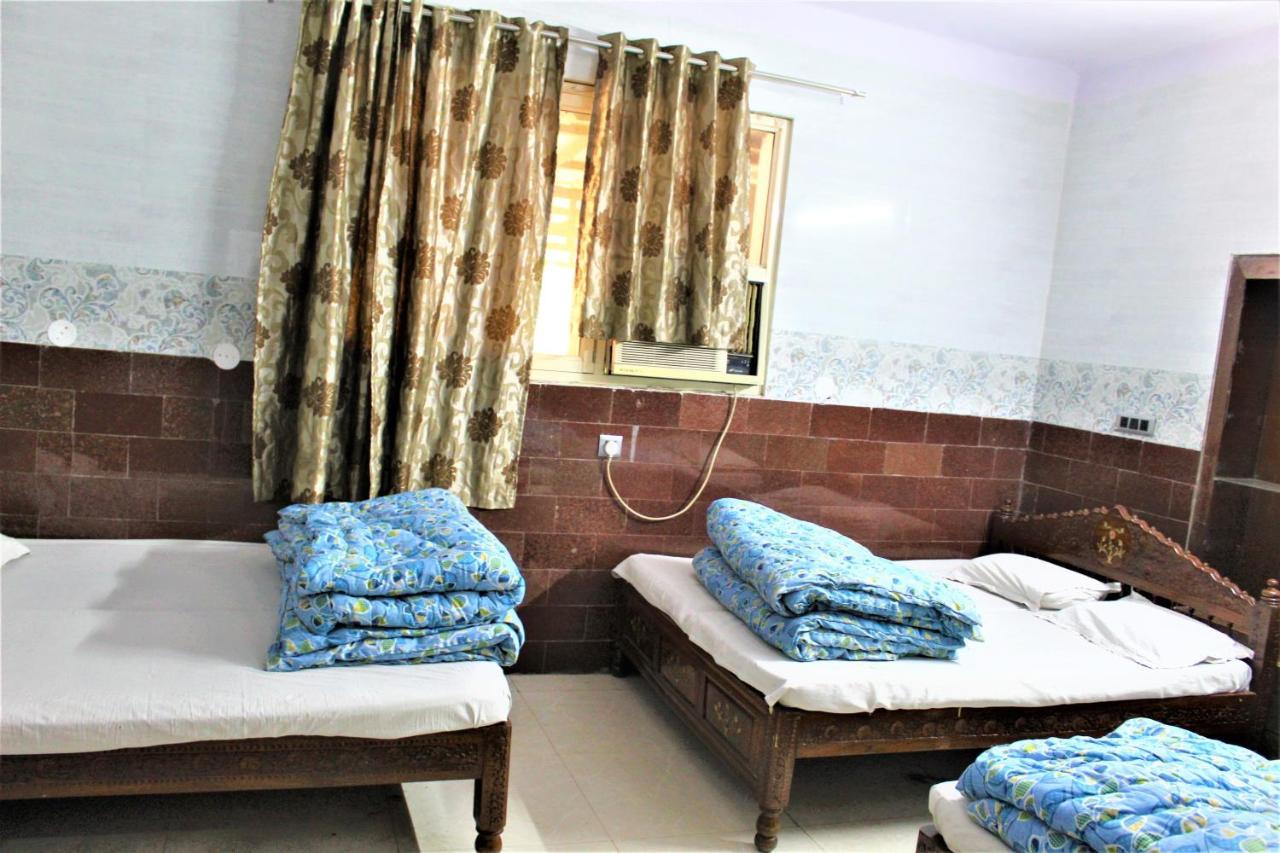Guest house Central , Walk In Dargah & Markaz